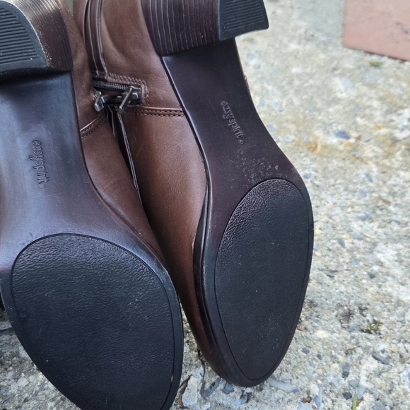 Easy Spirit Size 9 - Picture 3 of 5